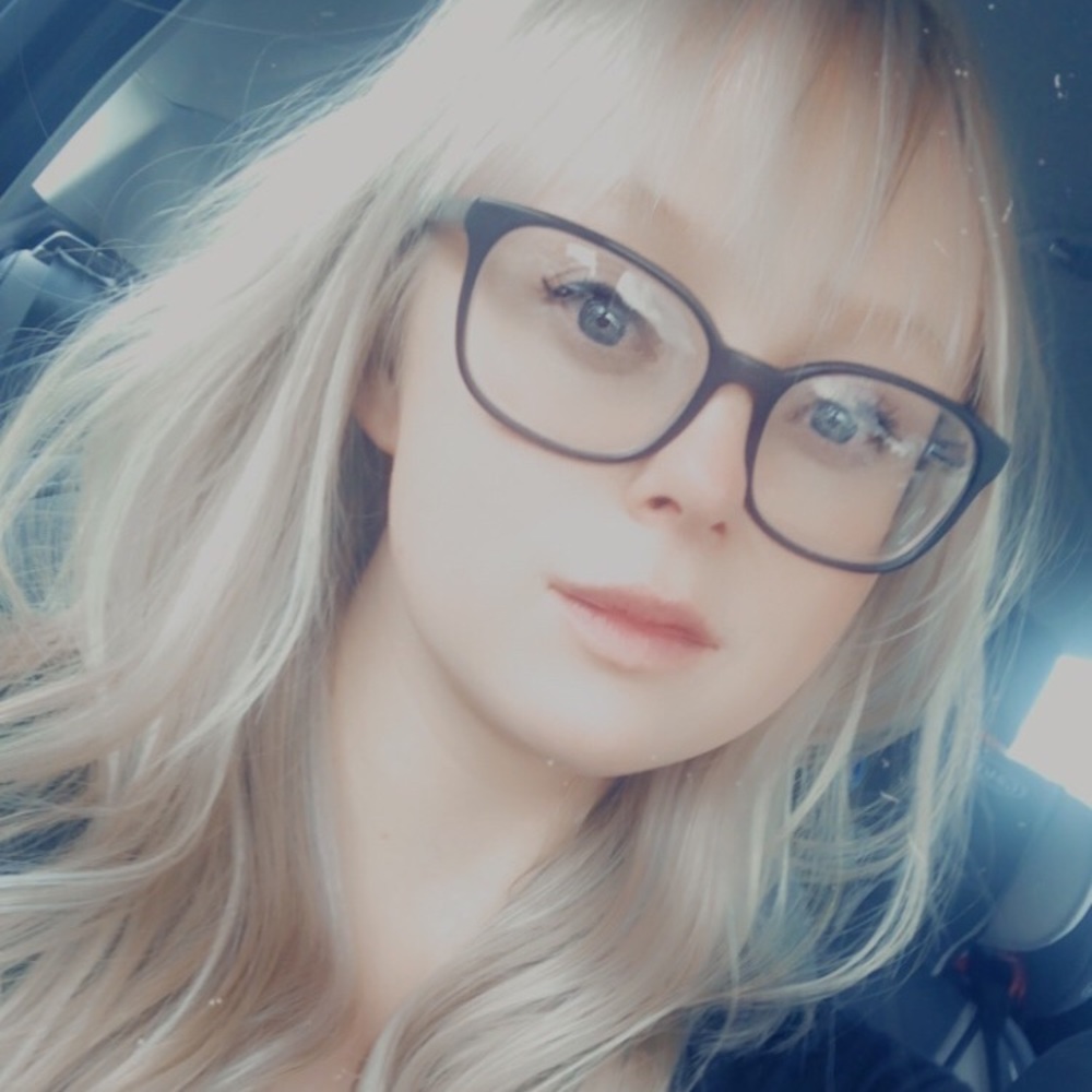 Meet your Posher, Alexis